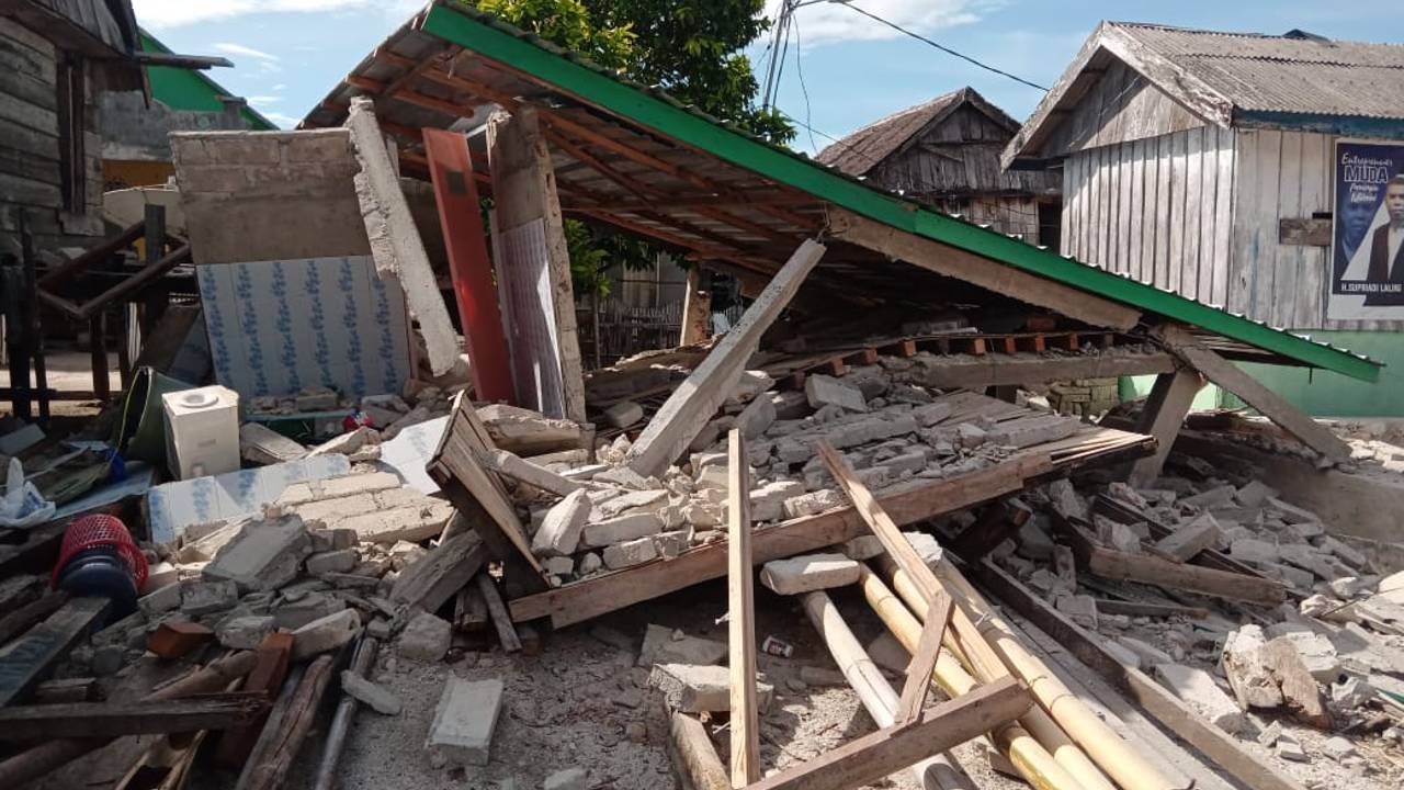 Salah satu rumah di Kabupaten Kepulauan Selayar yang terdampak bencana gempabumi pada Selasa (14/12/2021).