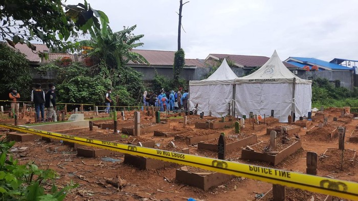 polisi bongkar makam pelajar makassar yang tewas gegara miras oplosan
