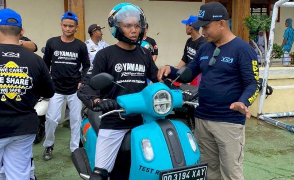 YRA dan Dishub Makassar lakukan sosialisasi berkendara aman bagi pelajar SMA