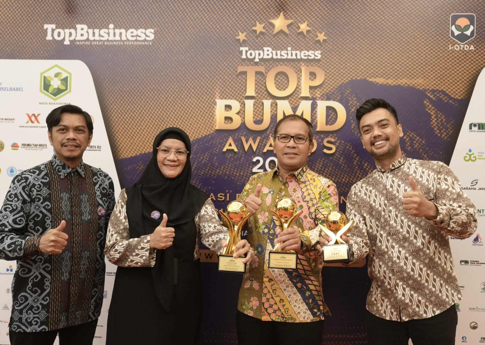 Pemkot Makassar raih 3 penghargaan di Top BUMD Award 2023,
